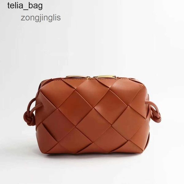 cassettes leather green venetaes camera bags square small designer messenger bag woven 2023 for bottegaas women 922r
cassettes leather green venetaes camera bags square small designer messenger bag woven 2023 for bottegaas women 922r