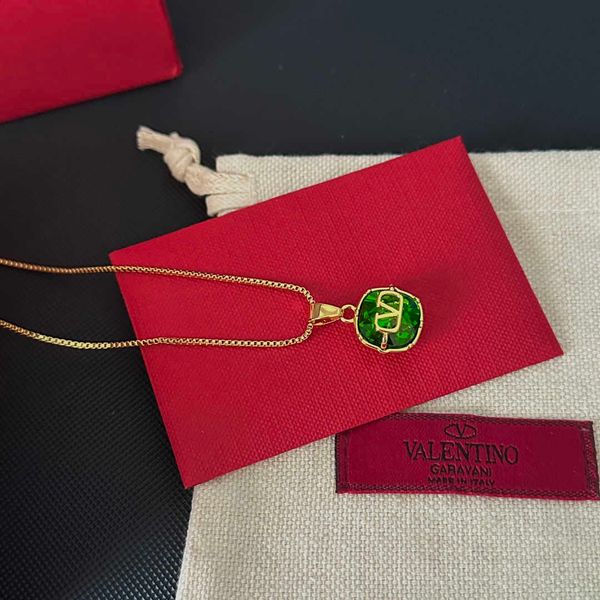 accessories diamond ring luxury designer necklace flowers clover bangle women new letter valentian nu square personalized imitation crystal, Silver
accessories diamond ring luxury designer necklace flowers clover bangle women new letter valentian nu square personalized imitation crystal, Silver