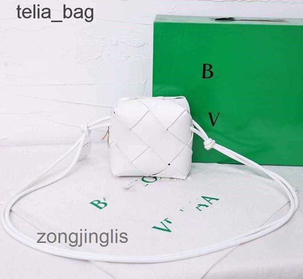 women's bag cassette 2023 venetaas b-shaped cassettes leather box bags woven one-shoulder cross-body camera bottega 61m9
women's bag cassette 2023 venetaas b-shaped cassettes leather box bags woven one-shoulder cross-body camera bottega 61m9