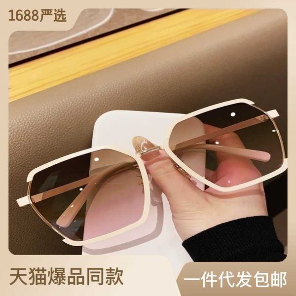 korean style metal light women's round face fashionable ins street sunglasses men's uv protection, White;black
korean style metal light women's round face fashionable ins street sunglasses men's uv protection, White;black
