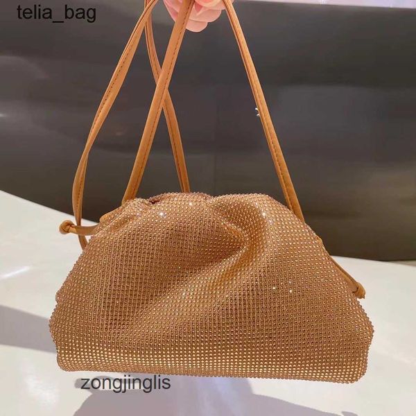fashion pouch shoulder venetaes bags cloud designer bag crystal 2023 bottegaas one women's messenger winter clip zbnt
fashion pouch shoulder venetaes bags cloud designer bag crystal 2023 bottegaas one women's messenger winter clip zbnt