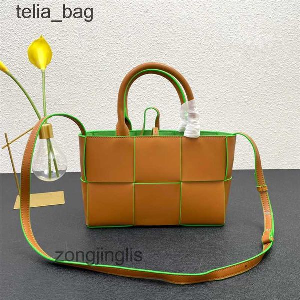 handbag arco venetaas bags designer the tote bag basket bag fashion luxury bottegaas cowhide color woven large capacity single shoulder leat
handbag arco venetaas bags designer the tote bag basket bag fashion luxury bottegaas cowhide color woven large capacity single shoulder leat
