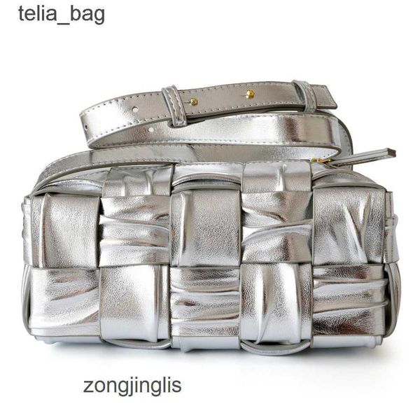 bottegaas classic bags ladies female cassettes pleated small brick venetaas bag designer square leather woven 2023 girl single shoulder unde
bottegaas classic bags ladies female cassettes pleated small brick venetaas bag designer square leather woven 2023 girl single shoulder unde