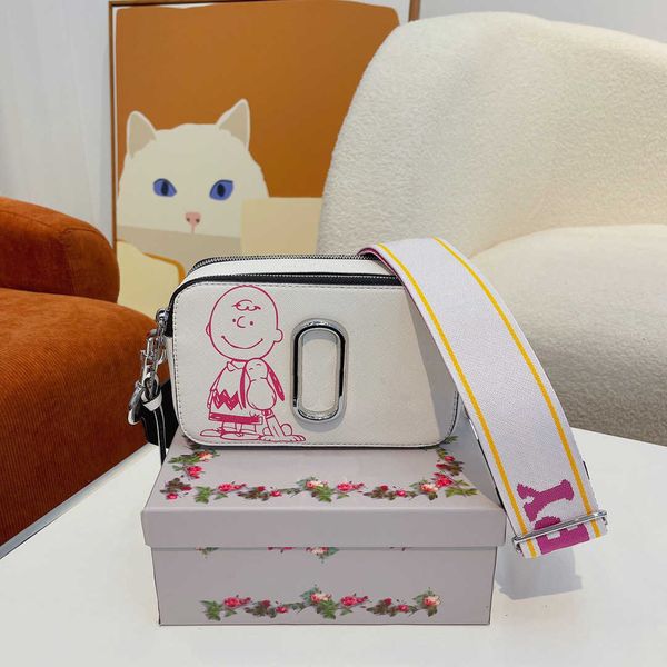 new designer shoulder bag camera bag fashion cartoon print handheld messenger bag leather casual with box and dust bag m6010
new designer shoulder bag camera bag fashion cartoon print handheld messenger bag leather casual with box and dust bag m6010