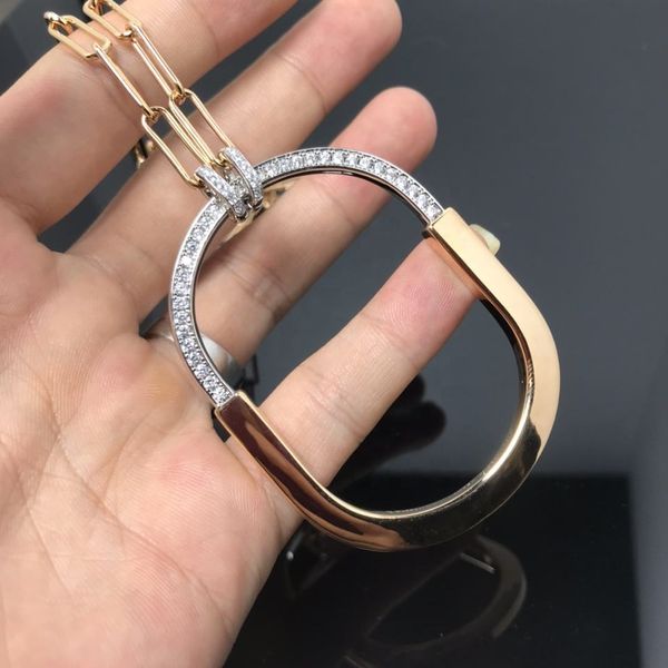 designer v gold round bucket u lock diamond necklace women's crystal round circle charm chain necklace for women with box party gift, Silver
designer v gold round bucket u lock diamond necklace women's crystal round circle charm chain necklace for women with box party gift, Silver