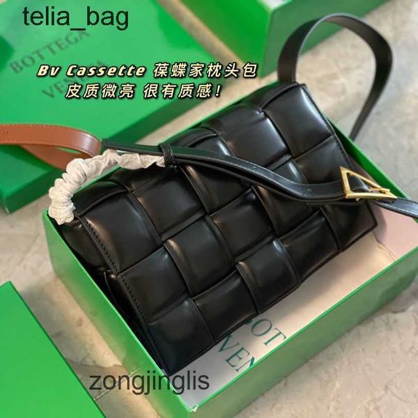 bag 2023 designer bags bottegaas pillow woven venetaes shoulder one large cassettes cloud cross leisure small square r940
bag 2023 designer bags bottegaas pillow woven venetaes shoulder one large cassettes cloud cross leisure small square r940
