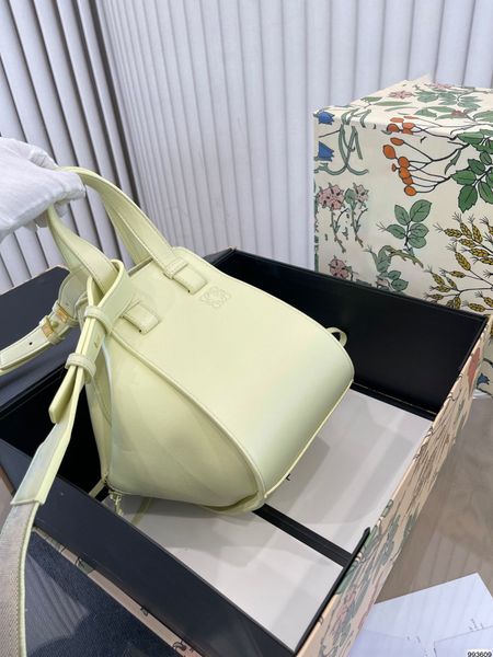 commuter tote bag the overall feel of this model is simple and generous a bit retro and sophisticated, but also good for commuting multi-col
commuter tote bag the overall feel of this model is simple and generous a bit retro and sophisticated, but also good for commuting multi-col