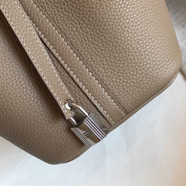 7a designer bag picotin lock bag women purse tote bucket handmade luxury handbags classic fashion leather canvas shopping retro buckle silve
7a designer bag picotin lock bag women purse tote bucket handmade luxury handbags classic fashion leather canvas shopping retro buckle silve