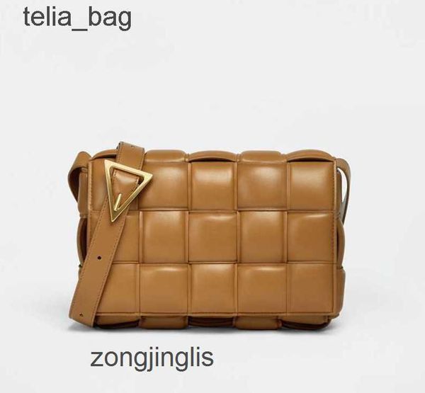 bottegaas large venetaas 2023 pillow cassettes bag designer knitted bags women's leather one shoulder crossbody small s bmsk
bottegaas large venetaas 2023 pillow cassettes bag designer knitted bags women's leather one shoulder crossbody small s bmsk