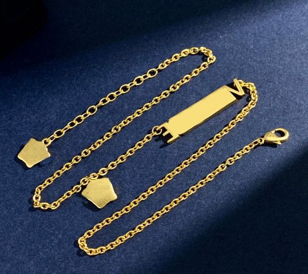 english letter pendant necklace for mens women designer necklaces gold chains jewelry luxury women head v wedding hip hop with box1445283, Silver
english letter pendant necklace for mens women designer necklaces gold chains jewelry luxury women head v wedding hip hop with box1445283, Silver