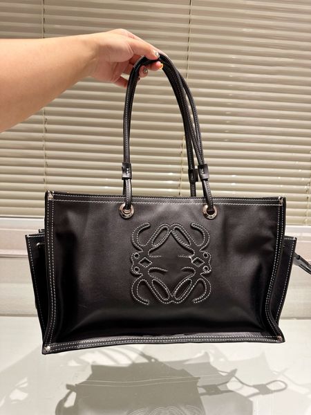 designer bag luxury classical bulk printing package bag real leather shoulder bag complete packaging luna bag tote bag
designer bag luxury classical bulk printing package bag real leather shoulder bag complete packaging luna bag tote bag