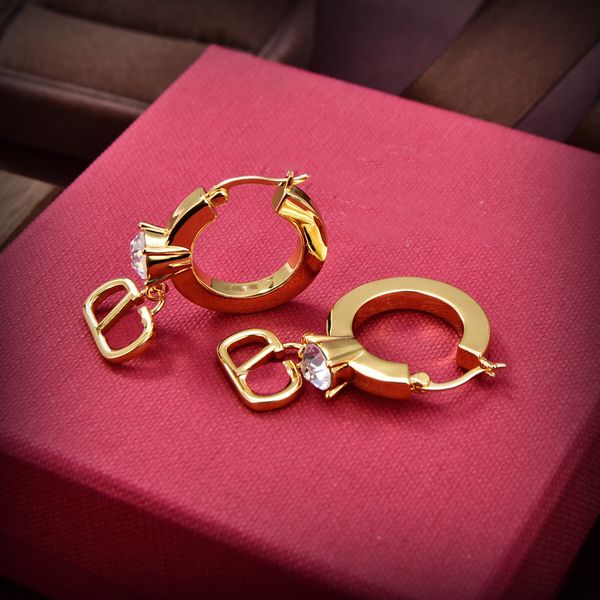 letter v brand earring logo valentinolies stud earing women designer luxury jewelry crystal pearl hoop earrings 64345, Golden;silver
letter v brand earring logo valentinolies stud earing women designer luxury jewelry crystal pearl hoop earrings 64345, Golden;silver
