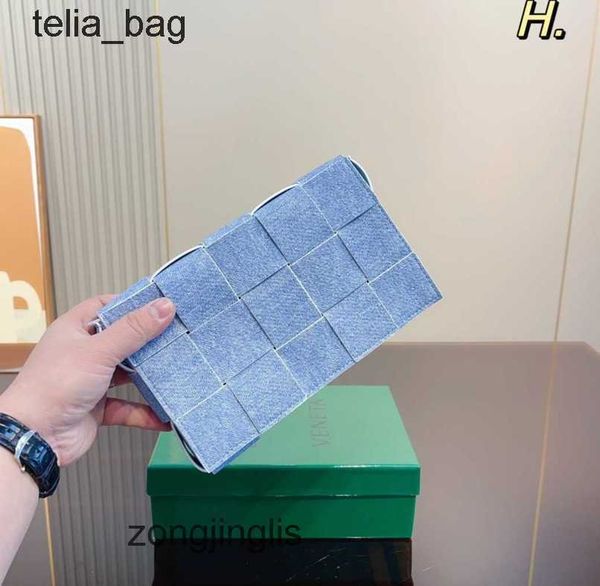 bags fashion 2023 woven women's shoulder cassette crossbody designer bottegaas bag leisure venetaes handbags 23cm x1e8
bags fashion 2023 woven women's shoulder cassette crossbody designer bottegaas bag leisure venetaes handbags 23cm x1e8