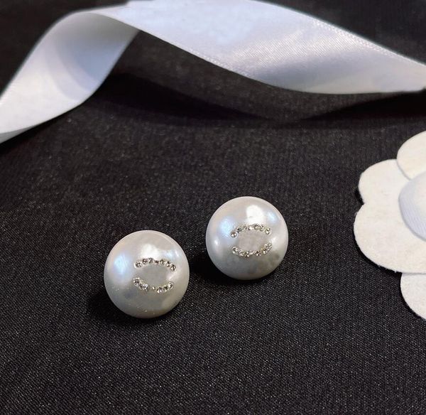 gold plated sier plating brand designers letters ear stud geometric famous women round crystal rhinestone pearl earring wedding, Golden;silver
gold plated sier plating brand designers letters ear stud geometric famous women round crystal rhinestone pearl earring wedding, Golden;silver