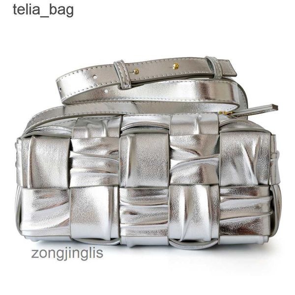 bottegaas classic bags ladies female cassettes pleated small brick venetaas bag designer square leather woven 2023 girl single shoulder unde
bottegaas classic bags ladies female cassettes pleated small brick venetaas bag designer square leather woven 2023 girl single shoulder unde