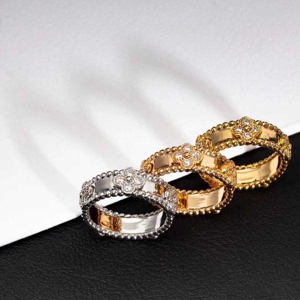 Designer Four-leaf clover luxury top jewelry accessories for women Cleef High version Kaleidoscope narrow version ring women's V gold plated 18k rose gold fashion
Designer Four-leaf clover luxury top jewelry accessories for women Cleef High version Kaleidoscope narrow version ring women's V gold plated 18k rose gold fashion