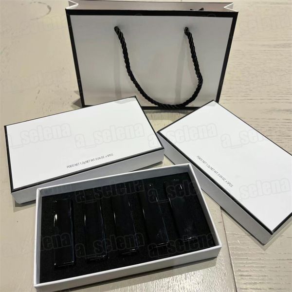 brand mini size 5 in 1 lipstick set limited edtion lipstick set matte lip colour 157# 176# 99# 191# 147# 1.2g*5pc with gift bag
brand mini size 5 in 1 lipstick set limited edtion lipstick set matte lip colour 157# 176# 99# 191# 147# 1.2g*5pc with gift bag