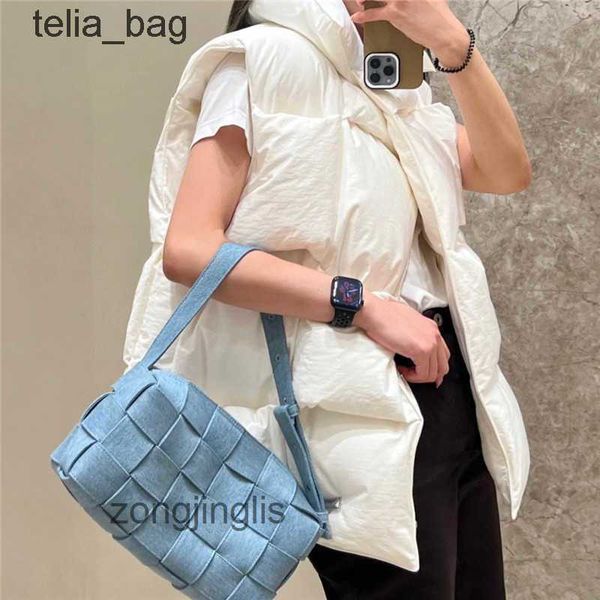 bags bag underarm womven venetaas 2023 classic denim bottegaas lady's brick 18 designer cassettes woven pillow single shoulder pi yq kb
bags bag underarm womven venetaas 2023 classic denim bottegaas lady's brick 18 designer cassettes woven pillow single shoulder pi yq kb