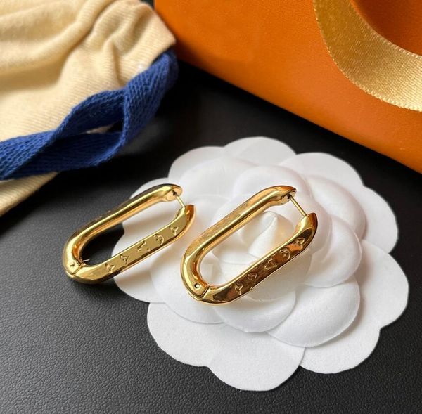 earrings designer gold plated ear stud brand letter stainless steel earring charm lady inlaid diamond pearl wedding, Golden;silver
earrings designer gold plated ear stud brand letter stainless steel earring charm lady inlaid diamond pearl wedding, Golden;silver