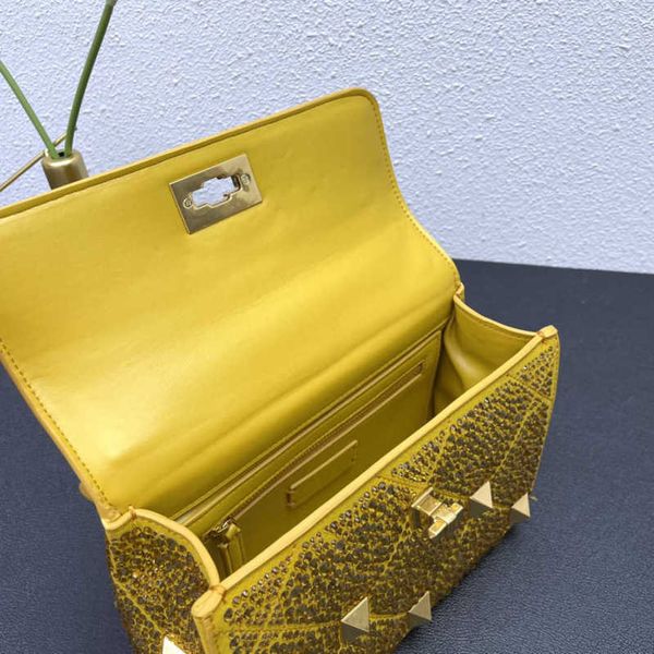 designer outdoor bag luxurys chain portable small bag rivet full diamond crystal shoulder cross loco bag nx52
designer outdoor bag luxurys chain portable small bag rivet full diamond crystal shoulder cross loco bag nx52