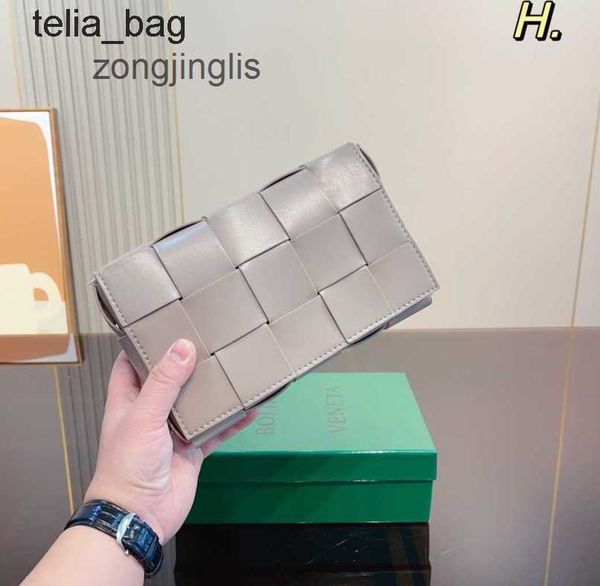 cassette woven 2023 women's bags venetaes shoulder fashion bottegaas crossbody bag designer leisure handbags ftbv
cassette woven 2023 women's bags venetaes shoulder fashion bottegaas crossbody bag designer leisure handbags ftbv