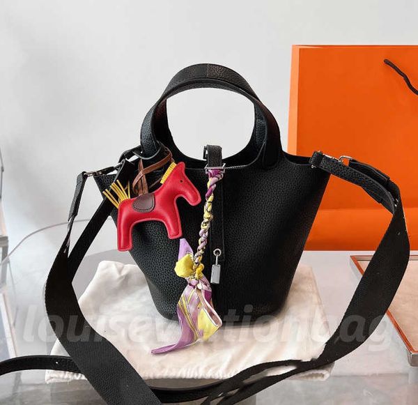 women fashion designers cross body bags with lock bucket bags fashion style buckle shoulders bag buckle handbags clutch totes hobo purses wa
women fashion designers cross body bags with lock bucket bags fashion style buckle shoulders bag buckle handbags clutch totes hobo purses wa
