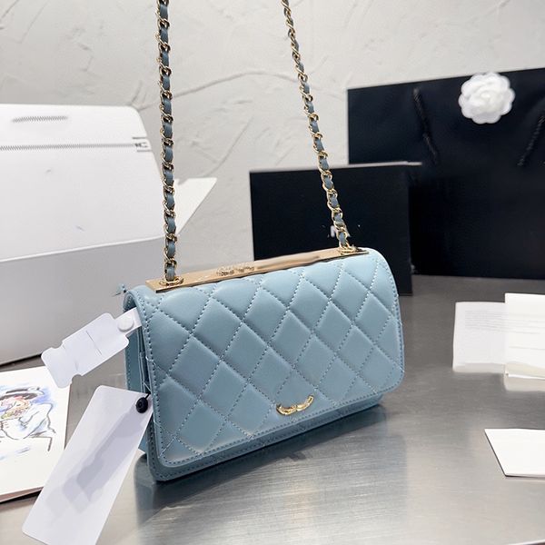 19 designer womens shoulder bag envelope sheepskin diamond hardware metal turnbuckle luxury handbag matelasse chain crossbody bag makeup bag
19 designer womens shoulder bag envelope sheepskin diamond hardware metal turnbuckle luxury handbag matelasse chain crossbody bag makeup bag