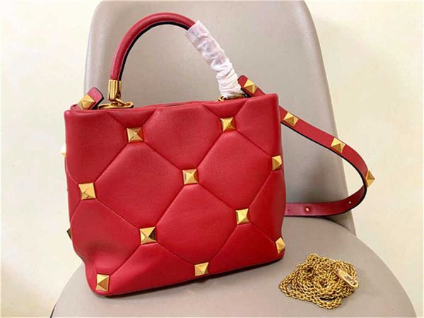 designer outdoor bag luxurys women's shoulder cross leather rivet bag solid red loco bag b46l
designer outdoor bag luxurys women's shoulder cross leather rivet bag solid red loco bag b46l
