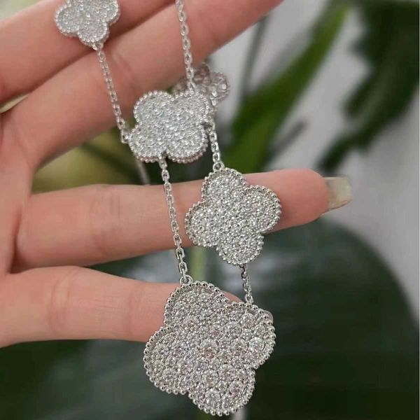 Designer Four-leaf clover luxury top jewelry accessories women Cleef Pendant Six Flower V Gold Plating 18K Rose Gold Irregular Necklace Fashion Simple and Advanced
Designer Four-leaf clover luxury top jewelry accessories women Cleef Pendant Six Flower V Gold Plating 18K Rose Gold Irregular Necklace Fashion Simple and Advanced