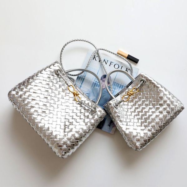 7a handbag designer shopping bags andiamo medium tote bag women shoulder bag woven calf leather fashion crossbody bag luxury handbag new 202
7a handbag designer shopping bags andiamo medium tote bag women shoulder bag woven calf leather fashion crossbody bag luxury handbag new 202