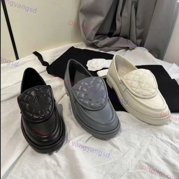 2023 new women turn lock diamond quilted loafers flap casual shoes interlocking c designers shoes ladies fashio luxury cowhide genuine leath
2023 new women turn lock diamond quilted loafers flap casual shoes interlocking c designers shoes ladies fashio luxury cowhide genuine leath