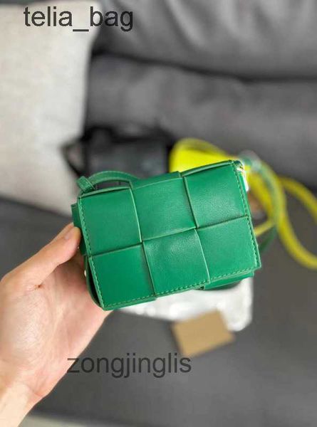 authentic venetaas one square woven casstes women's shoulder bag designer the tote bag bottegaas bags pillow mini leather chest messeng
authentic venetaas one square woven casstes women's shoulder bag designer the tote bag bottegaas bags pillow mini leather chest messeng