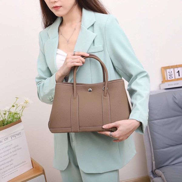 classic tote bags garden party 2023 new genuine leather headband layer cowhide litchi pattern high capacity bucket bag one shoulder portable
classic tote bags garden party 2023 new genuine leather headband layer cowhide litchi pattern high capacity bucket bag one shoulder portable