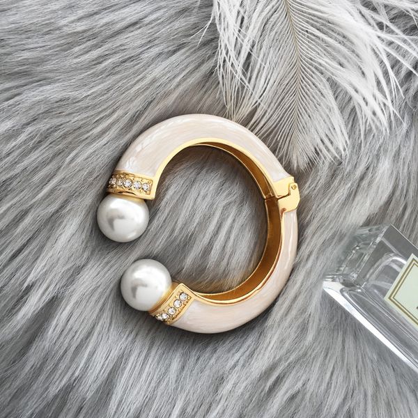 new black white selling bracelet source retro pearl fritillaria drop glaze semi open close bracelet manufacturer wholesale bracelet opening
new black white selling bracelet source retro pearl fritillaria drop glaze semi open close bracelet manufacturer wholesale bracelet opening
