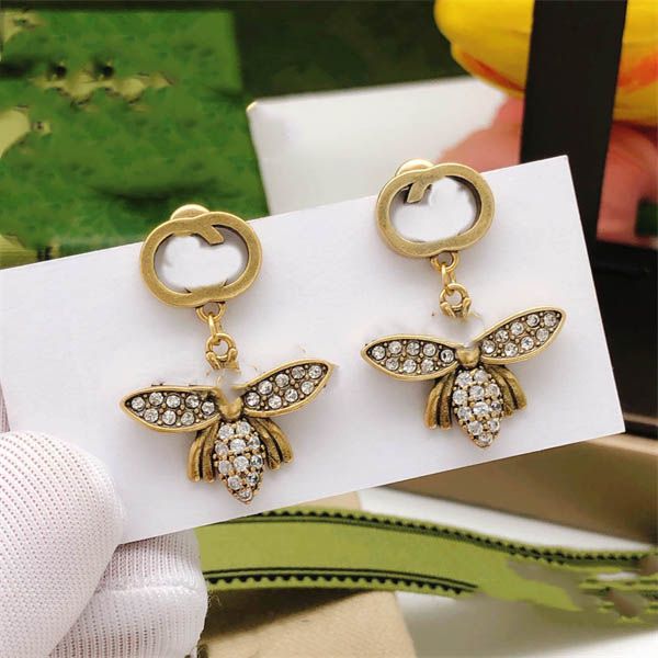 classics stud earring double letter g logo earing luxury women hoop designer jewelry ggity crystal pearl earrings woman 8723, Golden;silver
classics stud earring double letter g logo earing luxury women hoop designer jewelry ggity crystal pearl earrings woman 8723, Golden;silver