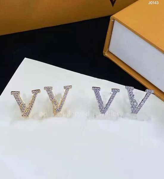 2022women classic stud earring fashion gold eardrop vintage hollow letter earrings personality party jewelry with box package alex5157954, Golden;silver
2022women classic stud earring fashion gold eardrop vintage hollow letter earrings personality party jewelry with box package alex5157954, Golden;silver