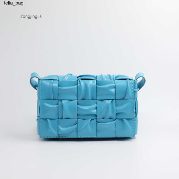 venetaes one claassic woven lady bag pleated bags summer bottegaas designer fashion 2023 shoulder cassettes crossbody soft leather underarm
venetaes one claassic woven lady bag pleated bags summer bottegaas designer fashion 2023 shoulder cassettes crossbody soft leather underarm