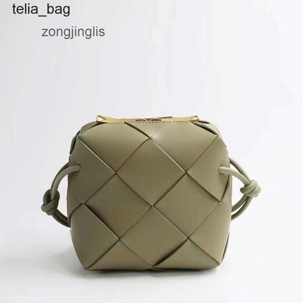 box cassettes purse bag venetaes 2023 camera woven box designer bags bottegaas leather crossbody green small square u pe5k
box cassettes purse bag venetaes 2023 camera woven box designer bags bottegaas leather crossbody green small square u pe5k