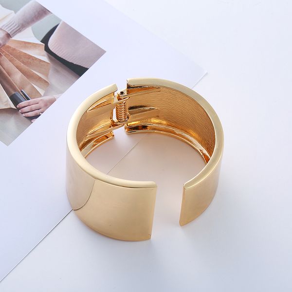 gold open new fashion popular asymmetric wide edge bracelets exaggerate cold mirror face opening bracelets to the small market cool, Black
gold open new fashion popular asymmetric wide edge bracelets exaggerate cold mirror face opening bracelets to the small market cool, Black