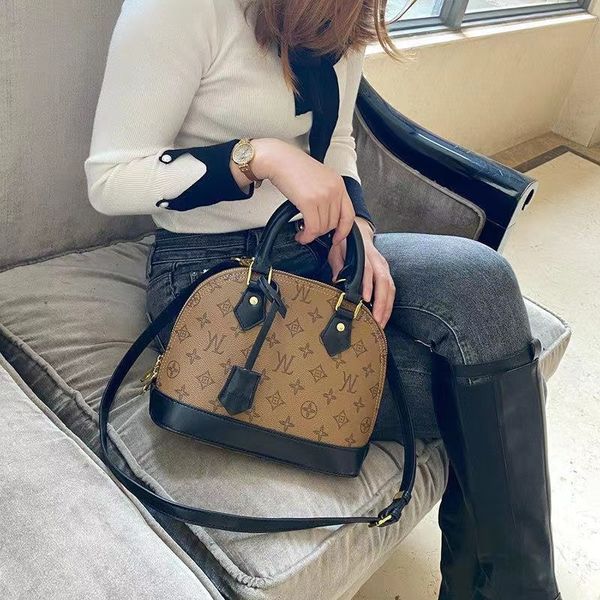 luxurys designers bags speedy alma bb shell bag women handbag leather flower embossed shoulder bags crossbody bag messenger handbagsy
luxurys designers bags speedy alma bb shell bag women handbag leather flower embossed shoulder bags crossbody bag messenger handbagsy