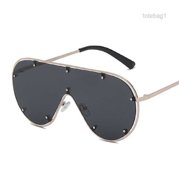 new metal large frame trendy sunglasses with multiple nails, fashionable and luxurious hollow out sunglasses, women's glasses w6fx, White;black
new metal large frame trendy sunglasses with multiple nails, fashionable and luxurious hollow out sunglasses, women's glasses w6fx, White;black