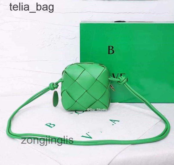 cassette venetaas cassettes bottegaas bags b-shaped women's leather bag box woven one-shoulder cross-body camera 202 coga
cassette venetaas cassettes bottegaas bags b-shaped women's leather bag box woven one-shoulder cross-body camera 202 coga