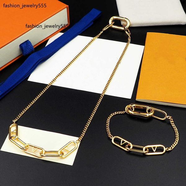 necklace bracelet necklace europe america fashion jewelry sets men gold silver-colour hardware engraved v letter mini signature chain neckla
necklace bracelet necklace europe america fashion jewelry sets men gold silver-colour hardware engraved v letter mini signature chain neckla