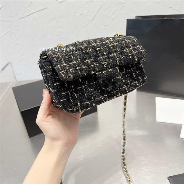 cc bag wallets 2022ss pre-fall tweed mini flap bag purse two-tone classic quilted gold hardware chain crossbody shoulder french de275m, Red;black
cc bag wallets 2022ss pre-fall tweed mini flap bag purse two-tone classic quilted gold hardware chain crossbody shoulder french de275m, Red;black