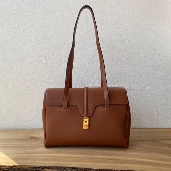 designer genuine leather 9a large soft 16 bag in smooth tan suede lining handbag fashion luxury womens handbags black totes urn lock closure
designer genuine leather 9a large soft 16 bag in smooth tan suede lining handbag fashion luxury womens handbags black totes urn lock closure