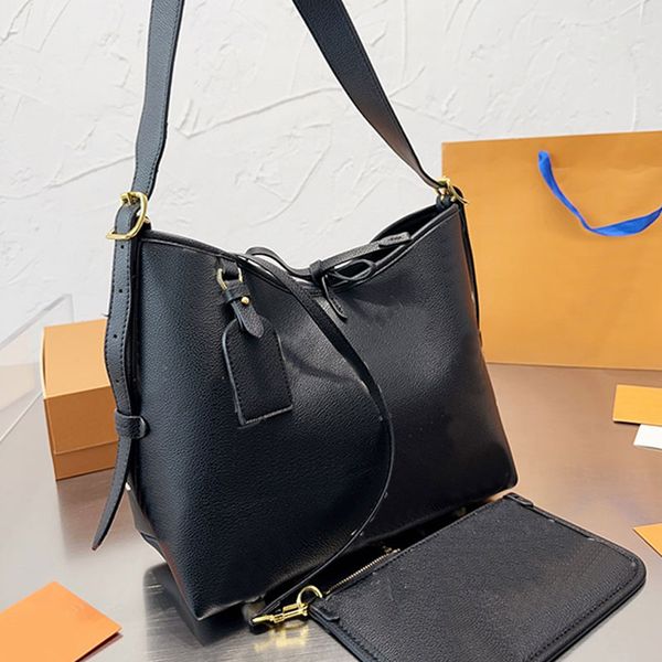 shoulder bag underarm tote bag women handbag composite bag mini flat purse canvas leather wide adjustable shoulder strap classic letter prin
shoulder bag underarm tote bag women handbag composite bag mini flat purse canvas leather wide adjustable shoulder strap classic letter prin