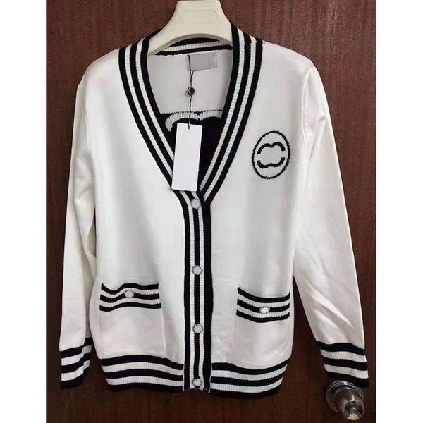 2023 womens sweaters cardigan knitted c letter fashion classic designer embroidery print casual clothing sweater vintage pure color coat, White;black
2023 womens sweaters cardigan knitted c letter fashion classic designer embroidery print casual clothing sweater vintage pure color coat, White;black