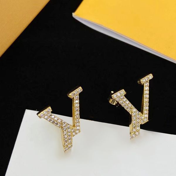 new diamond earrings designer for women stud luxury gold heart shape crystal gold v letter jewelry classic wedding gift, Golden;silver
new diamond earrings designer for women stud luxury gold heart shape crystal gold v letter jewelry classic wedding gift, Golden;silver