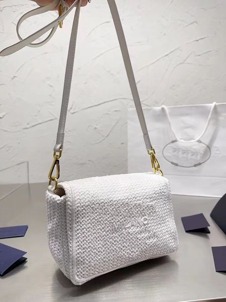 triangular logo woven bag logo explosive style cowhide high-end camera bag long shoulder strap ladies large capacity messenger shoulder bag
triangular logo woven bag logo explosive style cowhide high-end camera bag long shoulder strap ladies large capacity messenger shoulder bag