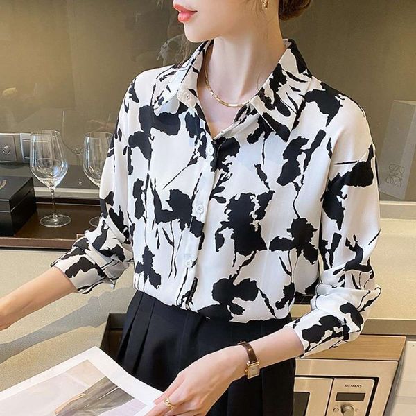 black and white medium long shirt with a unique pattern womens autumn collection 
black and white medium long shirt with a unique pattern womens autumn collection